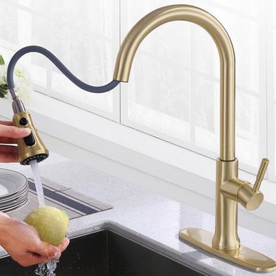 De geborstelde Gouden van de het Hete en Koude Watermixer 36O van SUS304 Tapkraan van het de Graad Roterende Bassin