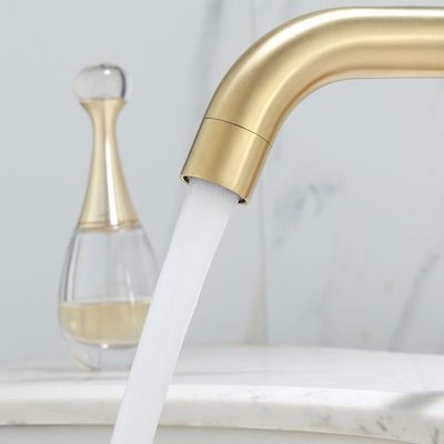 Standaard grootte roestvrij staal bad kraan met warm koud water