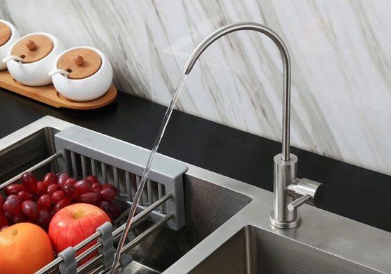 OEM Geborstelde Tapkraan van het de Tapkranen Hete en Koude Water van de Roestvrij staalkeuken voor Keuken